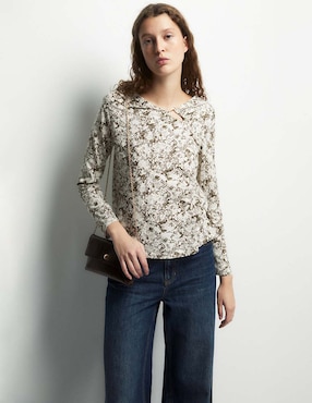 Camiseta Sfera cuello asimétrico escote medio manga larga