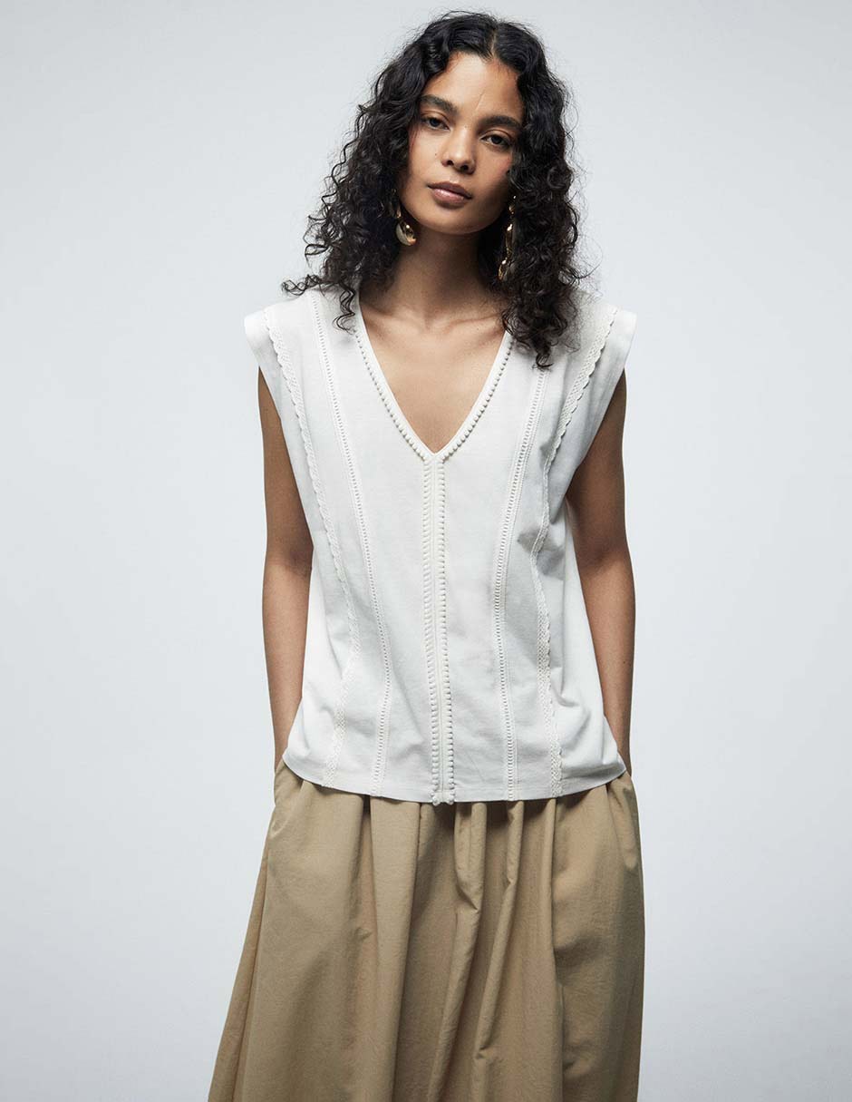Camiseta cuello V bajo de algodón